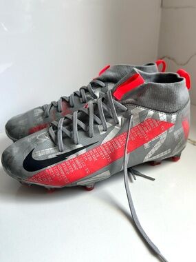 Nike Mercurial Youth Soccer Cleats Size 5.5Y